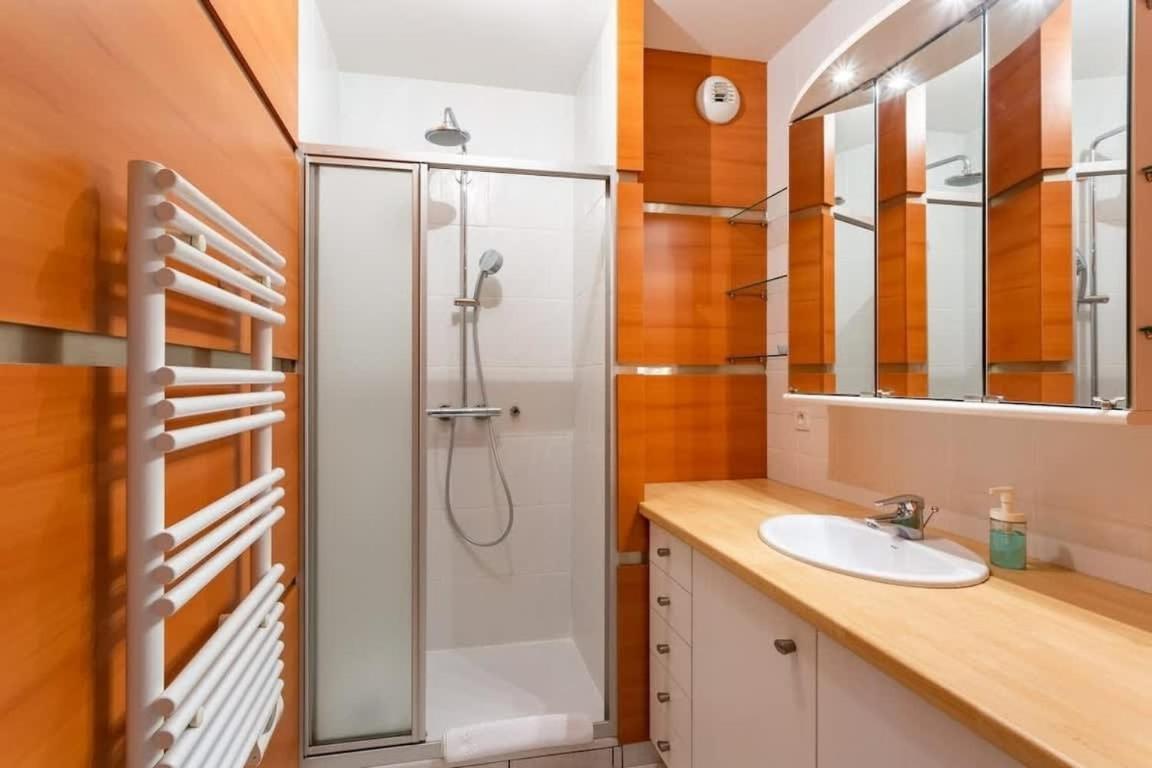 L'Opale - Joli Appartement Avec Jardin Et Garage Динард Екстериор снимка